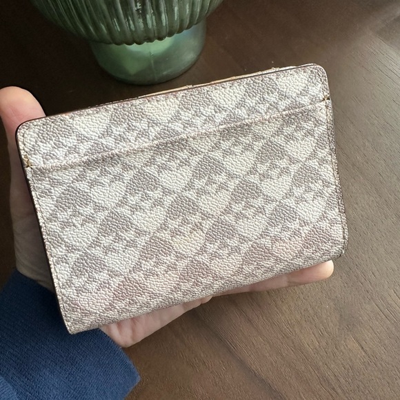 Kate Spade ♠️ Iconic Spade Design Wallet - Picture 5 of 10